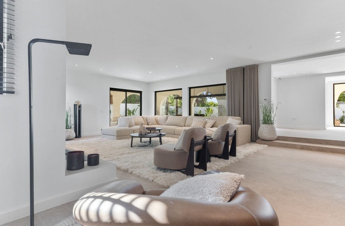 5 Bed Detached Villa in Guadalmina Baja