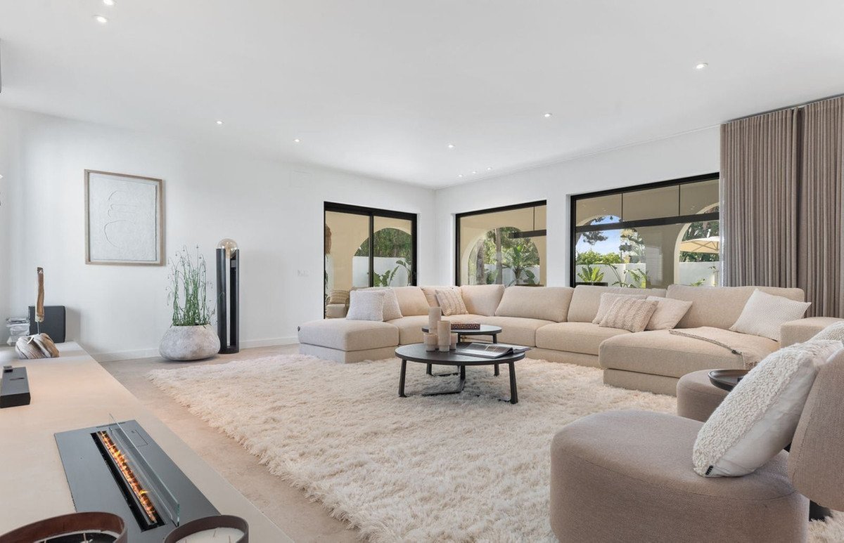 5 Bed Detached Villa in Guadalmina Baja