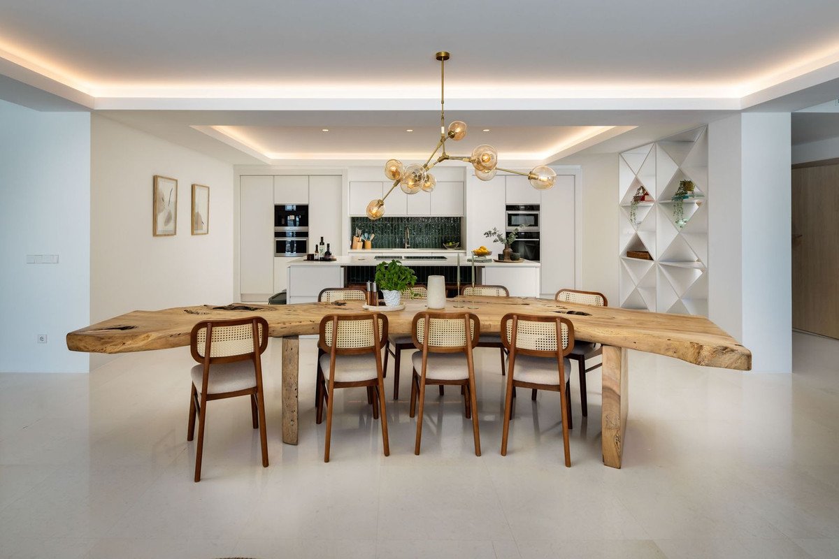 7 Bed Detached Villa in Nueva Andalucía