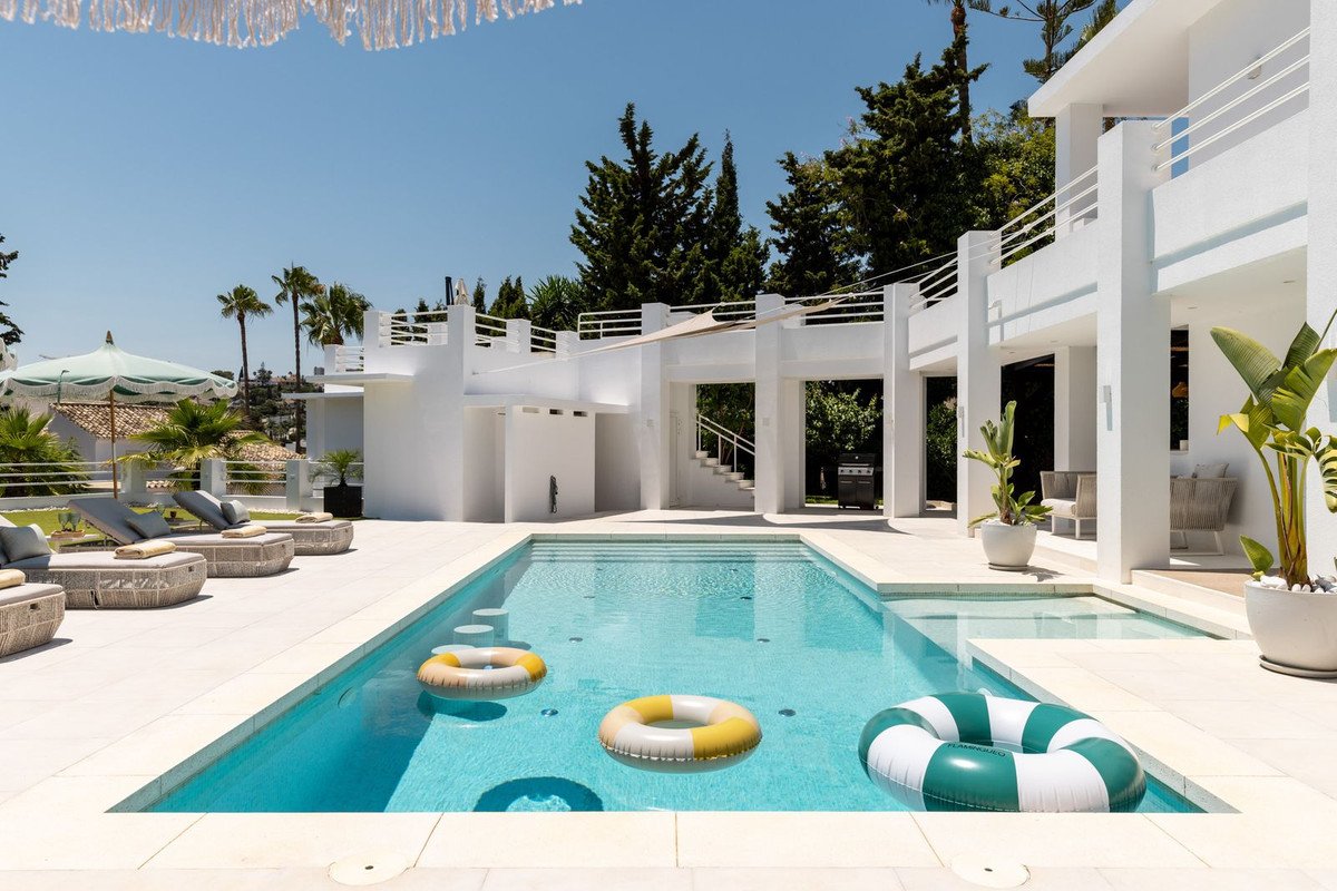 7 Bed Detached Villa in Nueva Andalucía