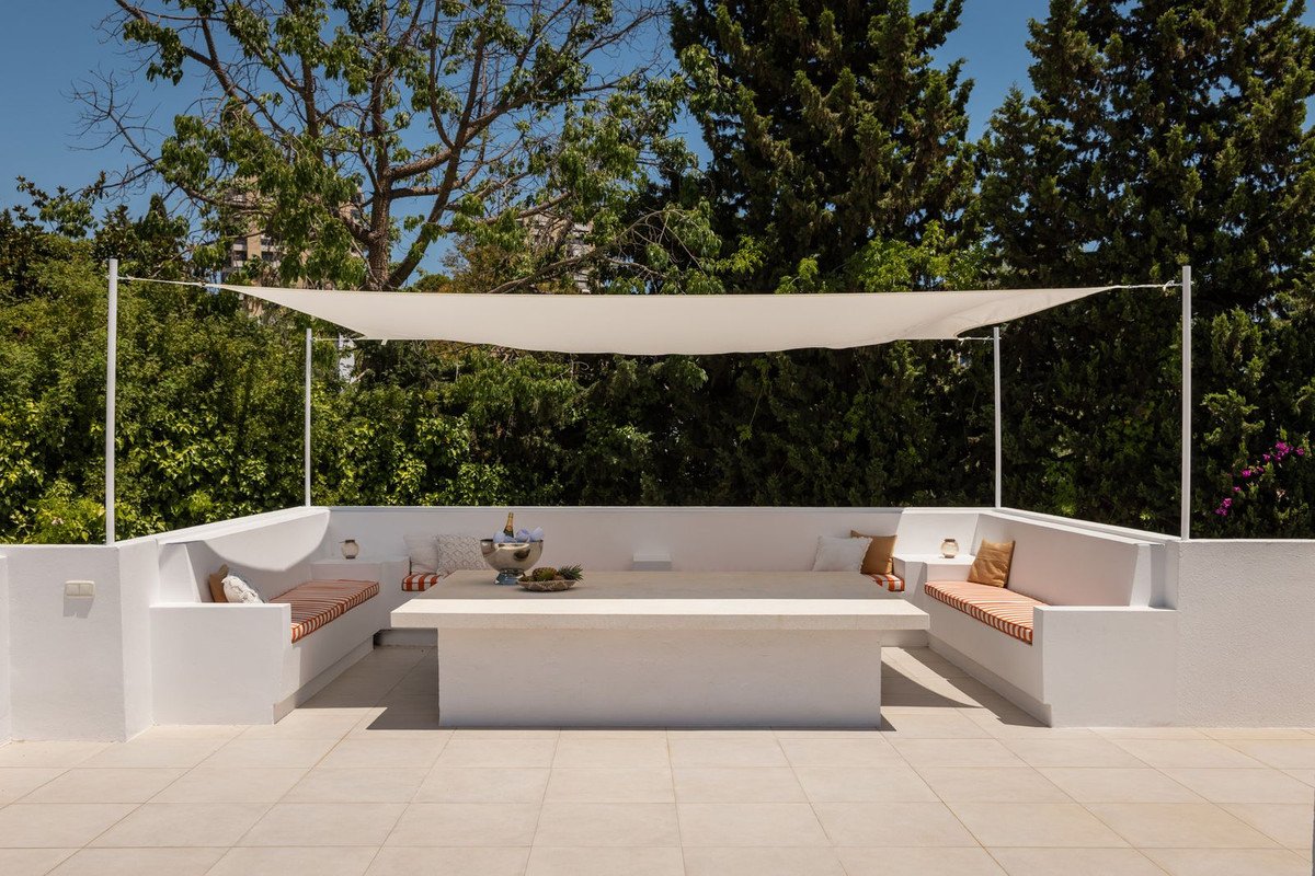 7 Bed Detached Villa in Nueva Andalucía