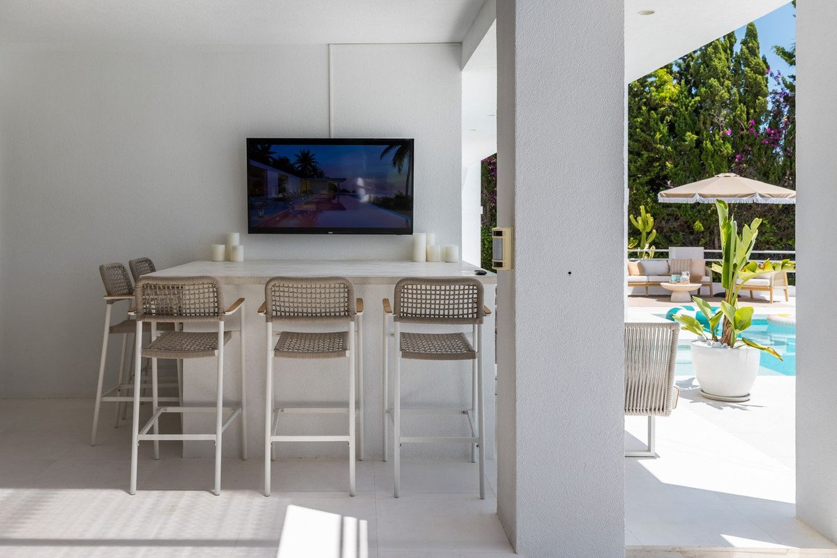 7 Bed Detached Villa in Nueva Andalucía