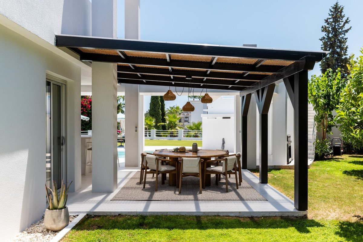 7 Bed Detached Villa in Nueva Andalucía