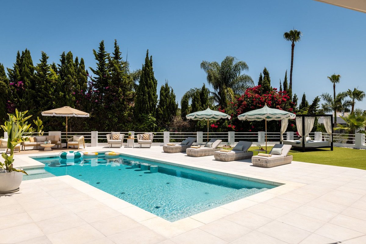 7 Bed Detached Villa in Nueva Andalucía