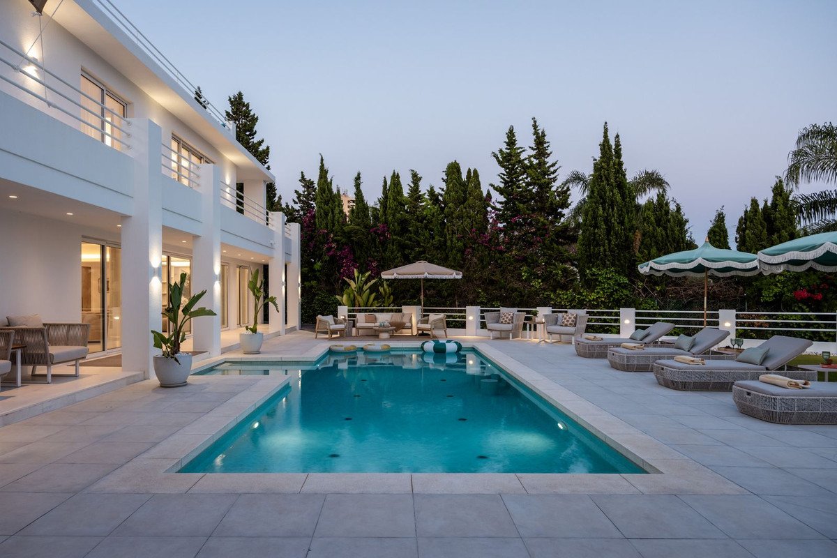7 Bed Detached Villa in Nueva Andalucía