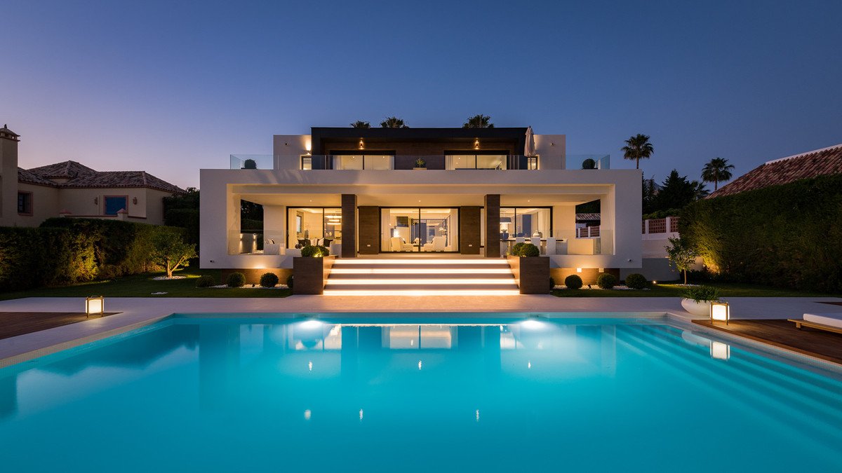 6 Bed Detached Villa in Nueva Andalucía