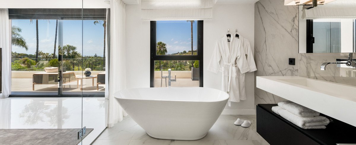 6 Bed Detached Villa in Nueva Andalucía
