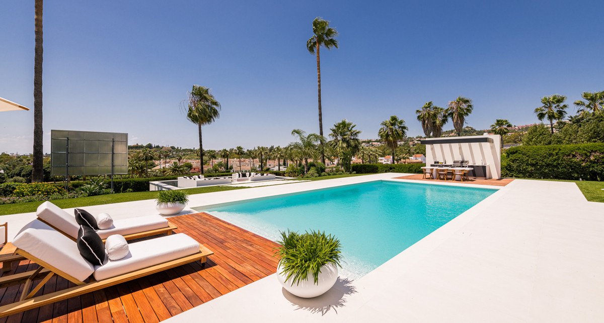 6 Bed Detached Villa in Nueva Andalucía