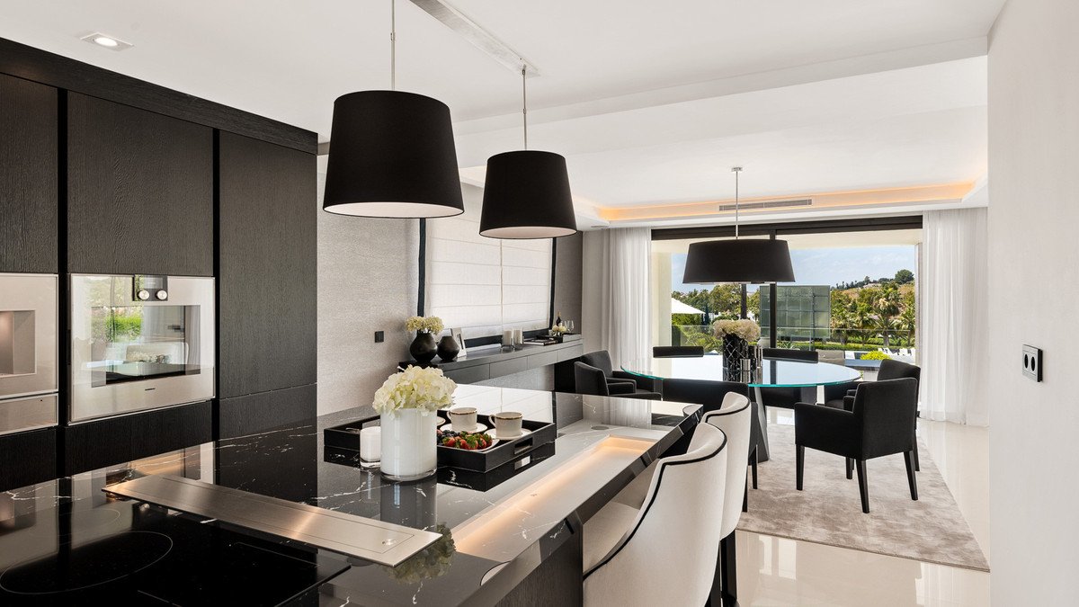 6 Bed Detached Villa in Nueva Andalucía