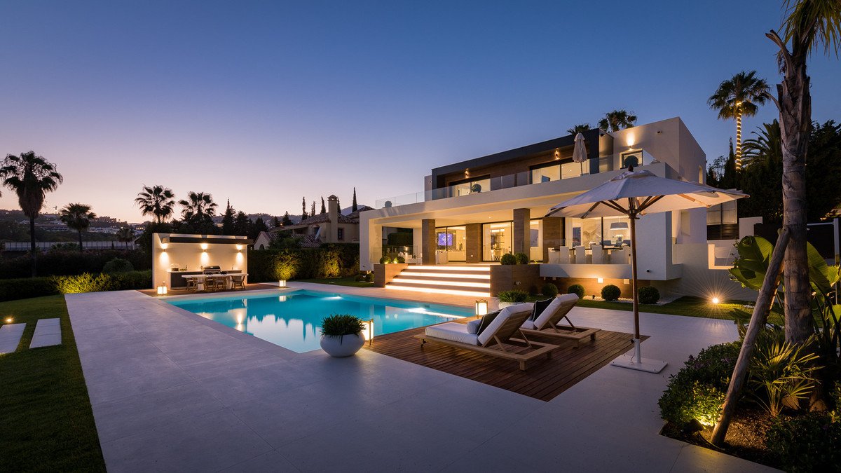 6 Bed Detached Villa in Nueva Andalucía