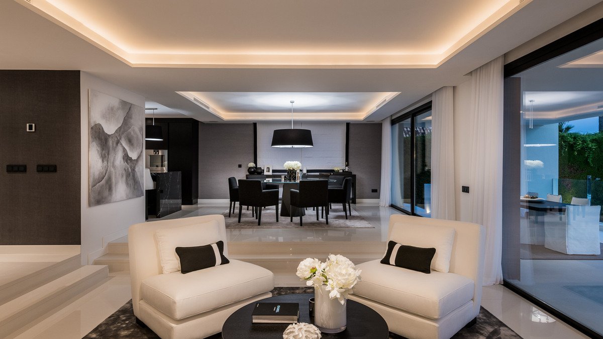 6 Bed Detached Villa in Nueva Andalucía