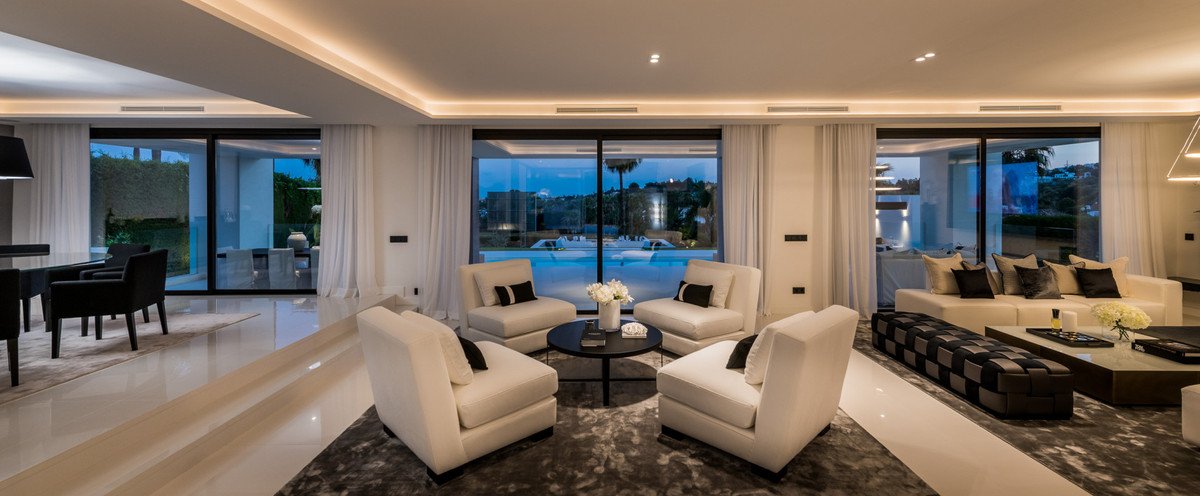 6 Bed Detached Villa in Nueva Andalucía