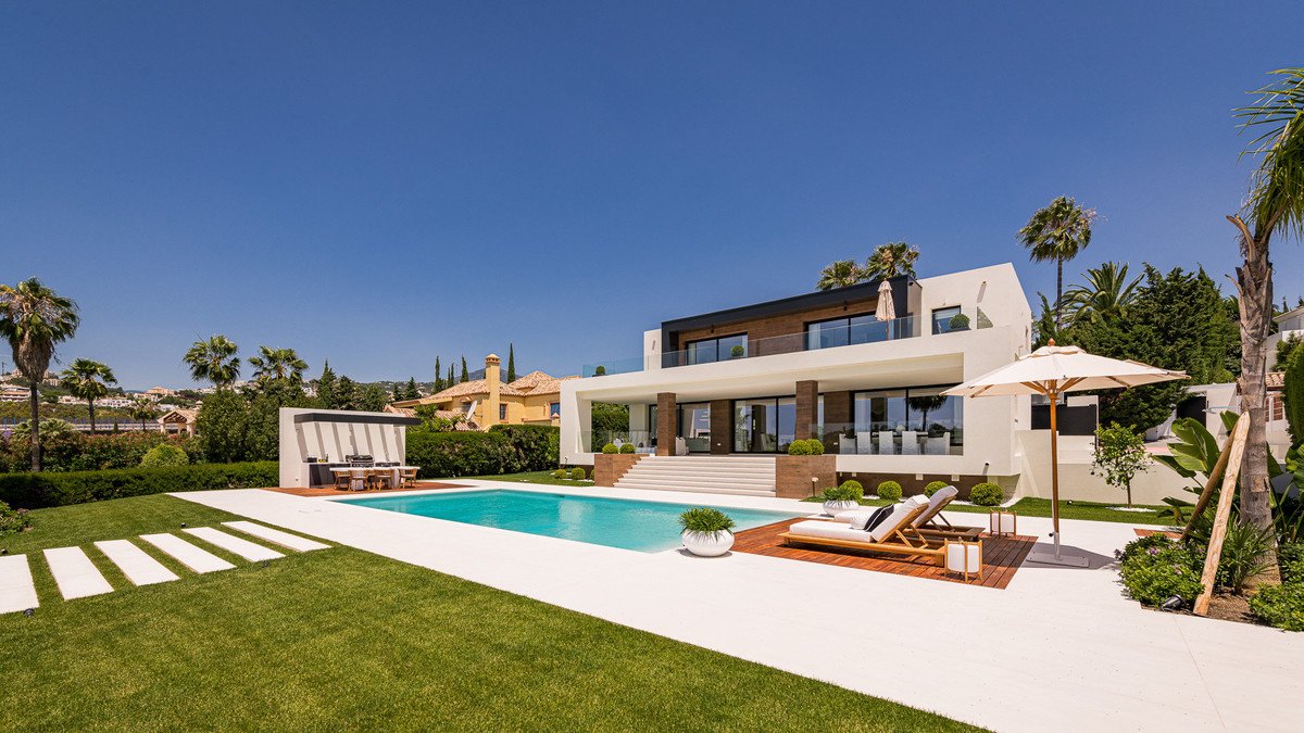 6 Bed Detached Villa in Nueva Andalucía