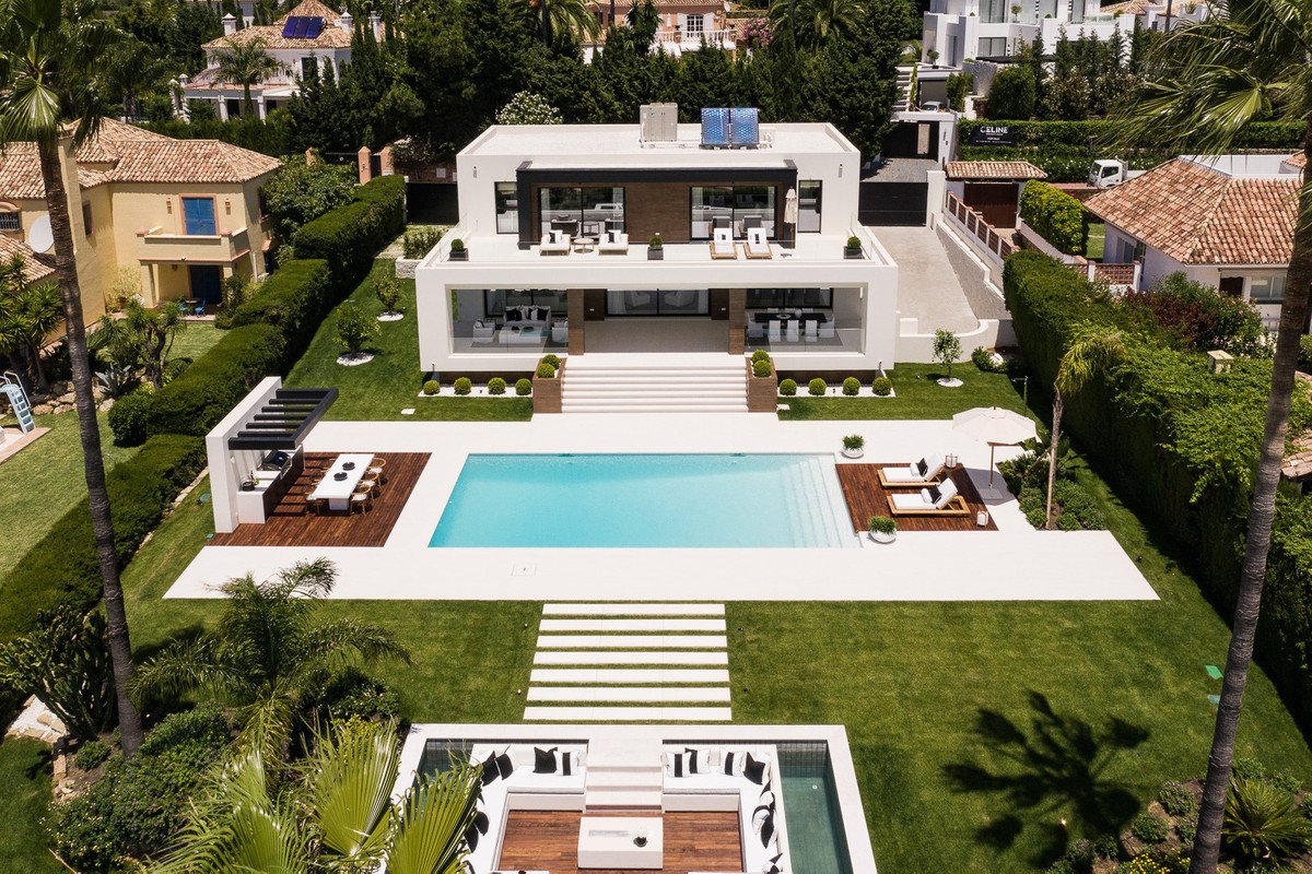 6 Bed Detached Villa in Nueva Andalucía