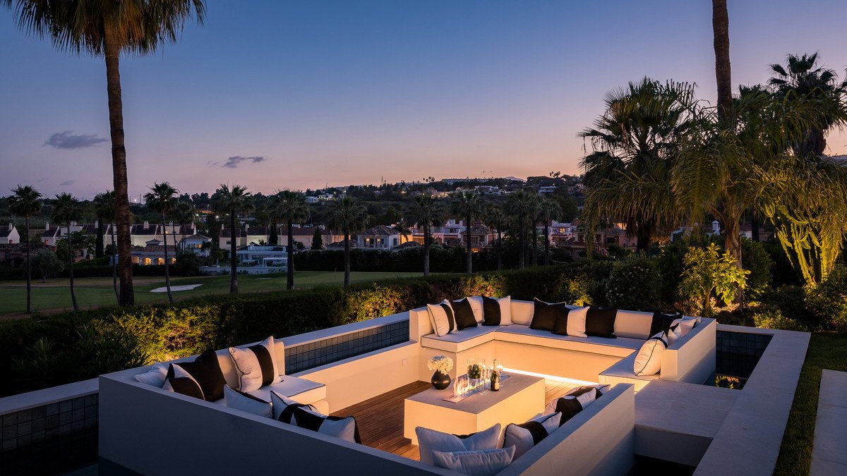 6 Bed Detached Villa in Nueva Andalucía
