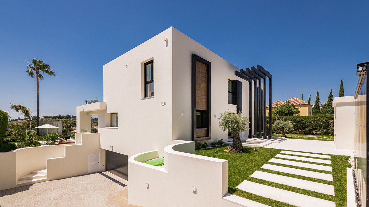 6 Bed Detached Villa in Nueva Andalucía