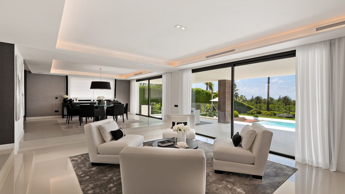 6 Bed Detached Villa in Nueva Andalucía