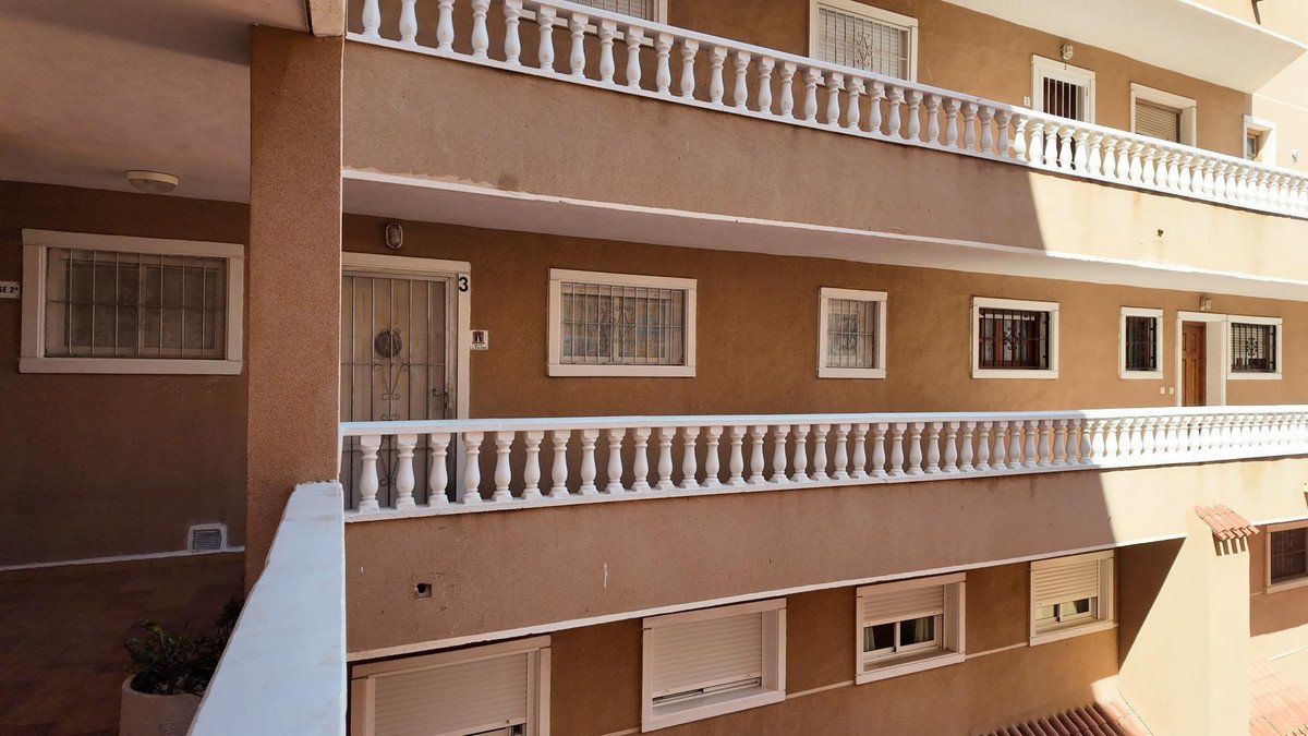 2 Bed Middle Floor Apartment in Punta Prima