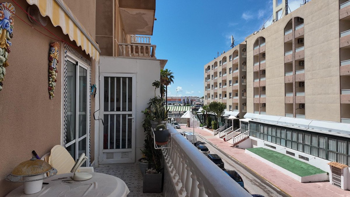 2 Bed Middle Floor Apartment in Punta Prima