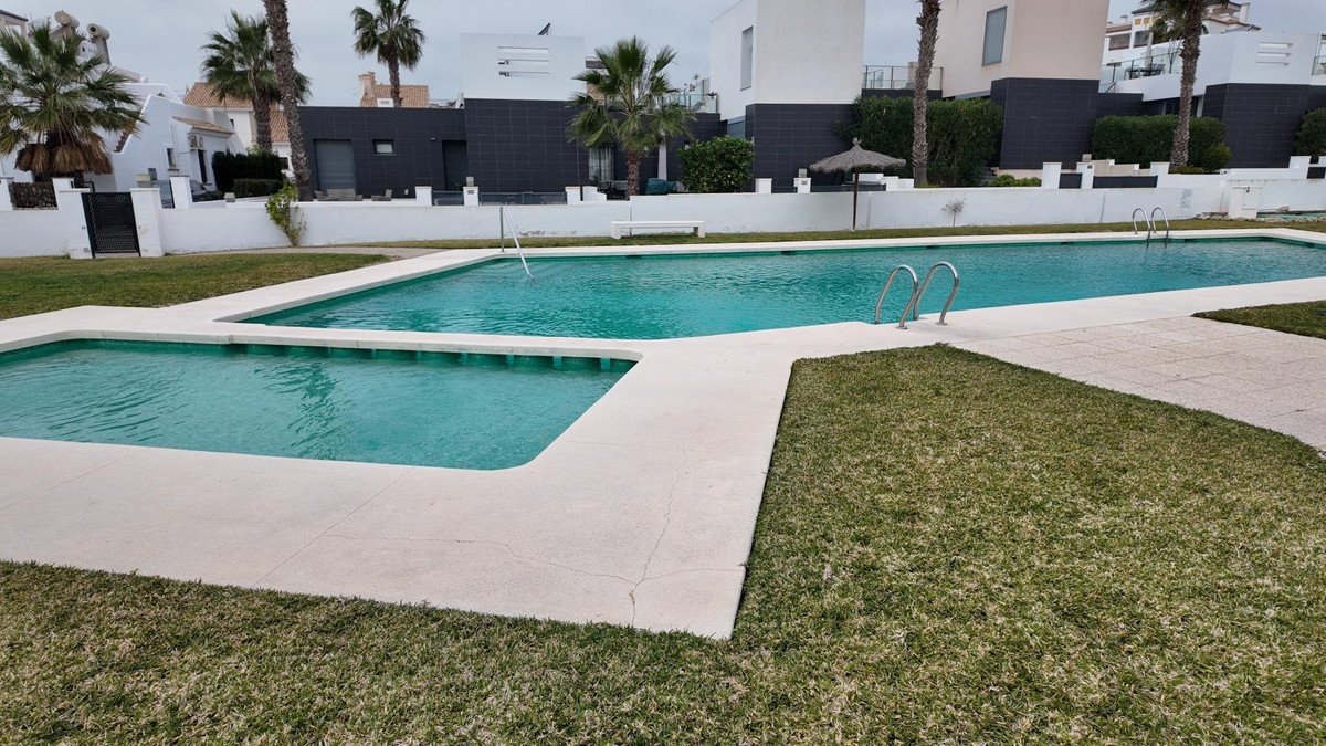 2 Bed Ground Floor Apartment in Orihuela Costa