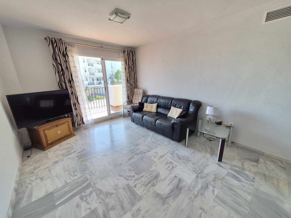 3 Bed Middle Floor Apartment in Miraflores