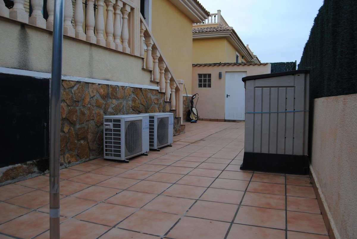 4 Bed Detached Villa in Orihuela Costa