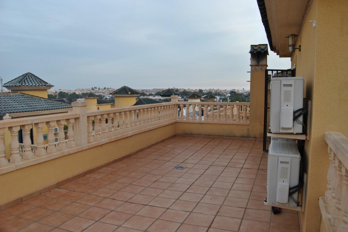 4 Bed Detached Villa in Orihuela Costa