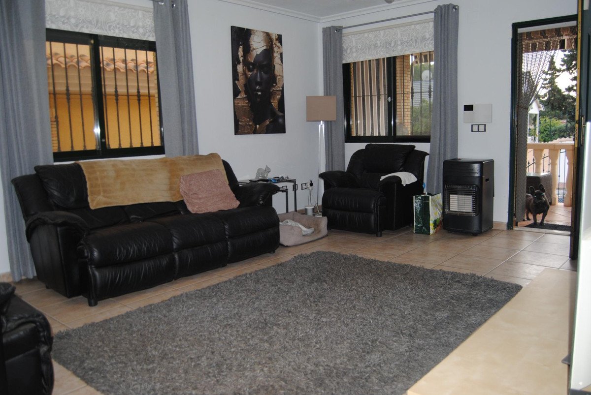 4 Bed Detached Villa in Orihuela Costa