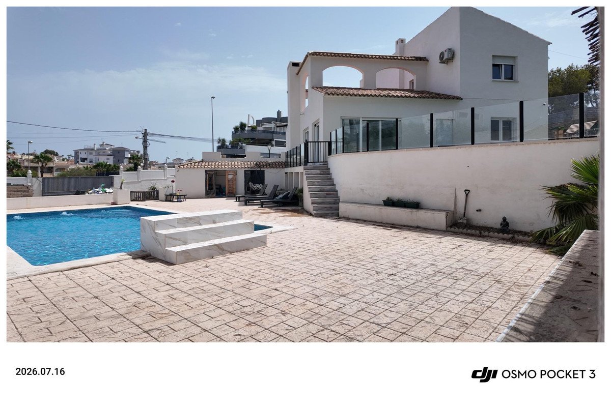 6 Bed Townhouse in Orihuela Costa