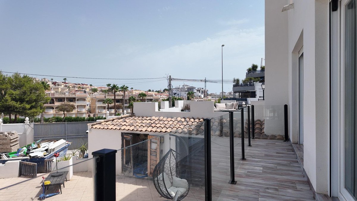 6 Bed Townhouse in Orihuela Costa