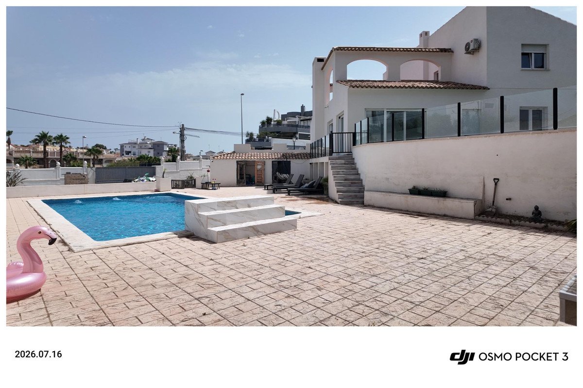 6 Bed Townhouse in Orihuela Costa
