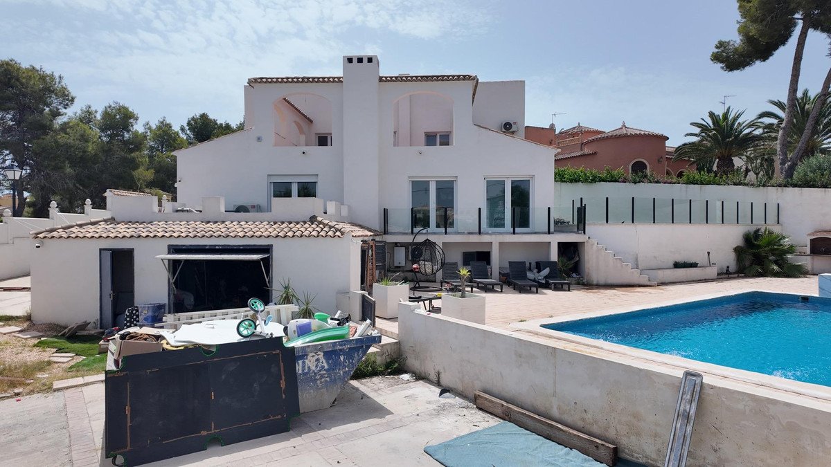 6 Bed Townhouse in Orihuela Costa