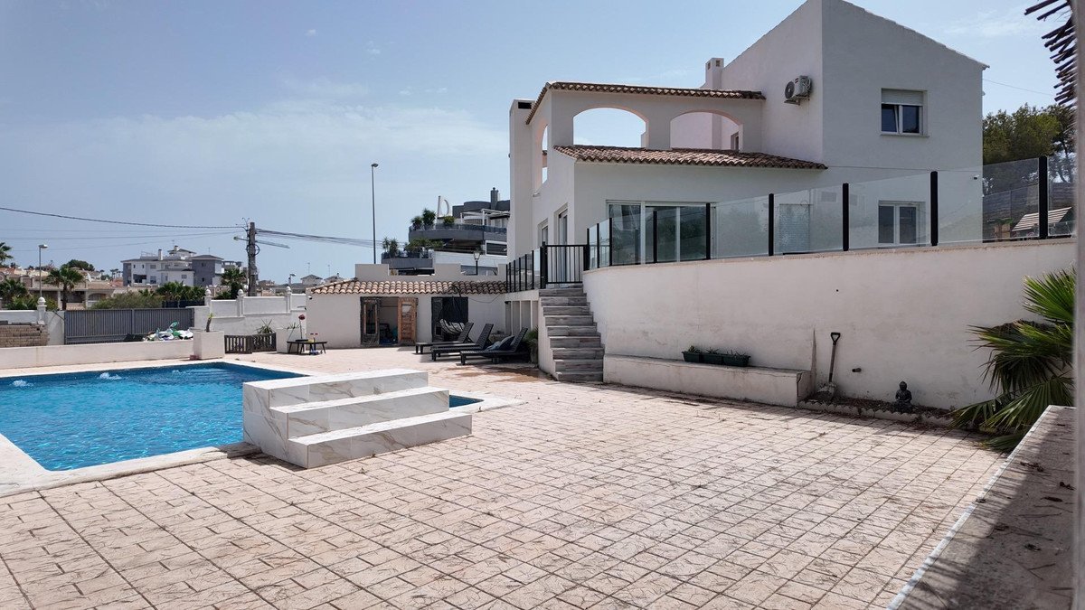 6 Bed Townhouse in Orihuela Costa