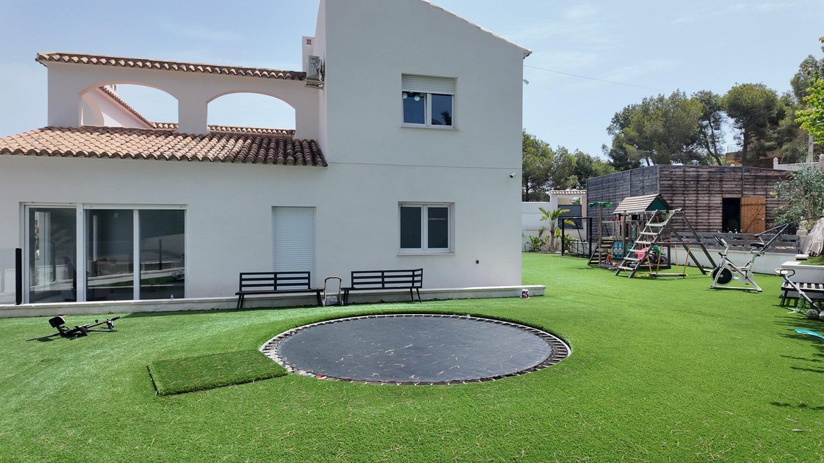 6 Bed Townhouse in Orihuela Costa