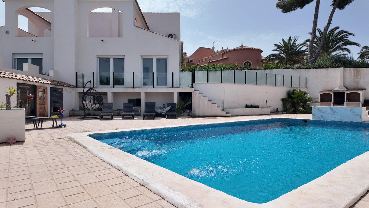 6 Bed Townhouse in Orihuela Costa
