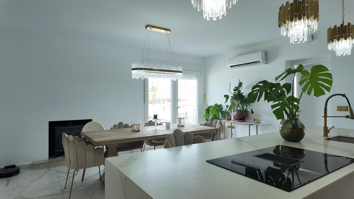 6 Bed Townhouse in Orihuela Costa