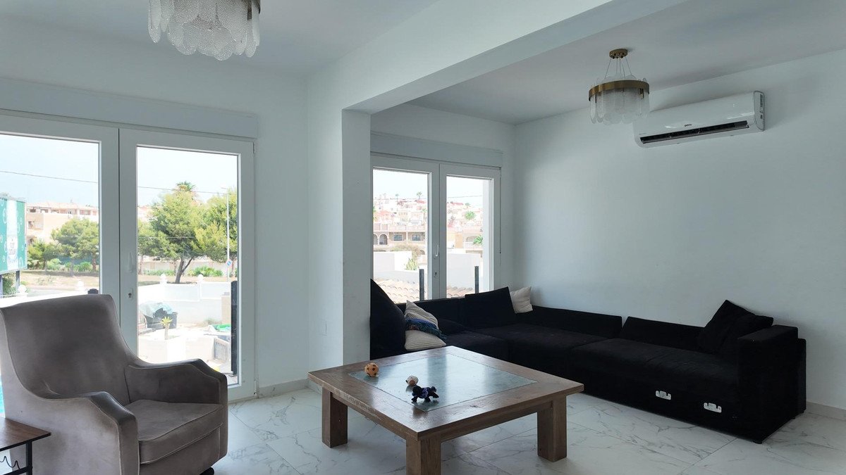 6 Bed Townhouse in Orihuela Costa