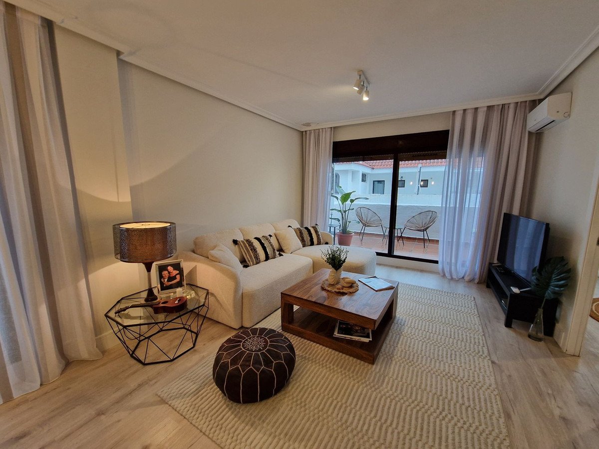 3 Bed Middle Floor Apartment in Nueva Andalucía