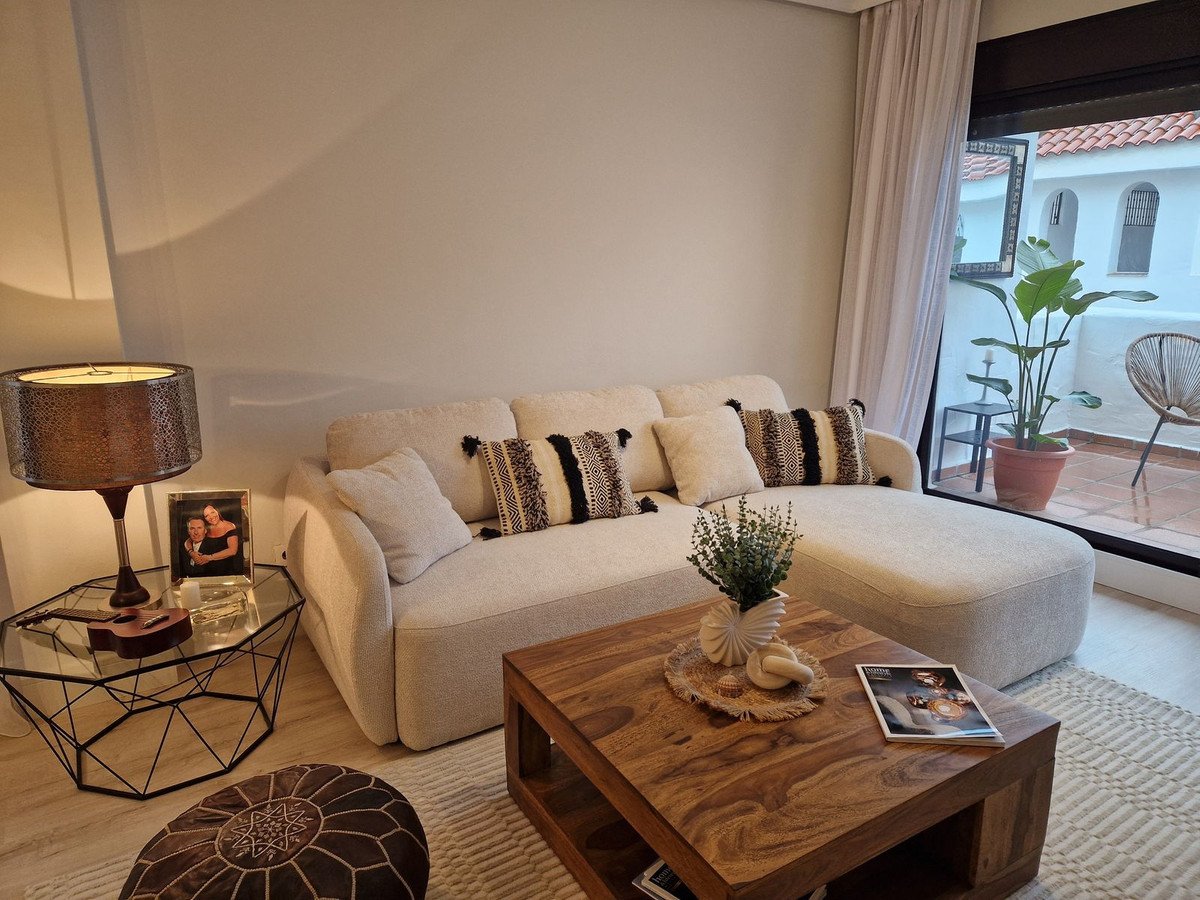 3 Bed Middle Floor Apartment in Nueva Andalucía