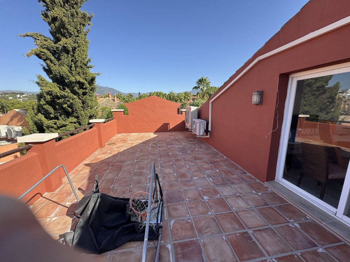 5 Bed Detached Villa in Puerto Banús