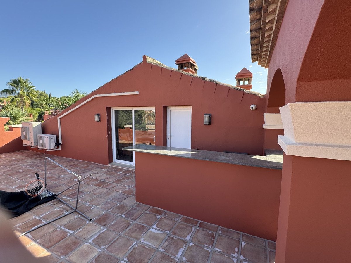 5 Bed Detached Villa in Puerto Banús