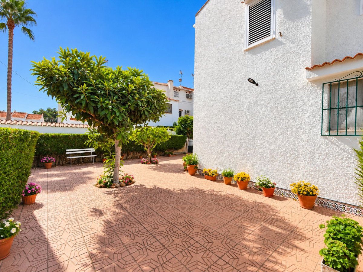 2 Bed Townhouse in Playa de los Locos