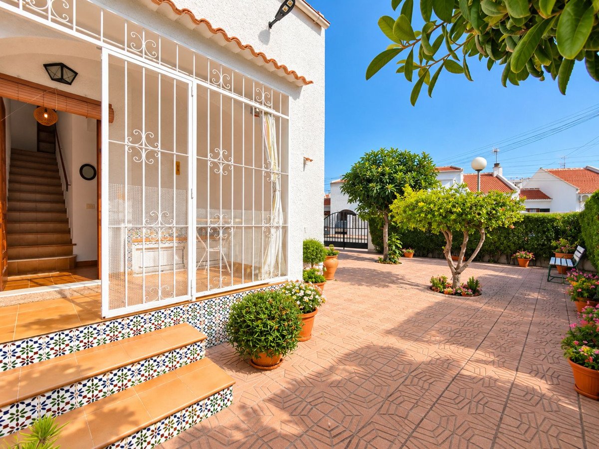 2 Bed Townhouse in Playa de los Locos