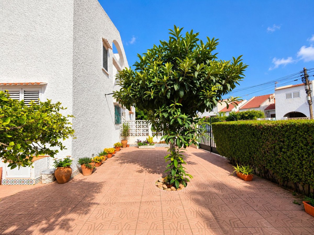 2 Bed Townhouse in Playa de los Locos