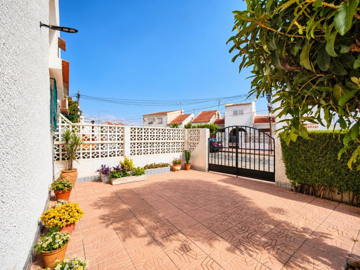 2 Bed Townhouse in Playa de los Locos