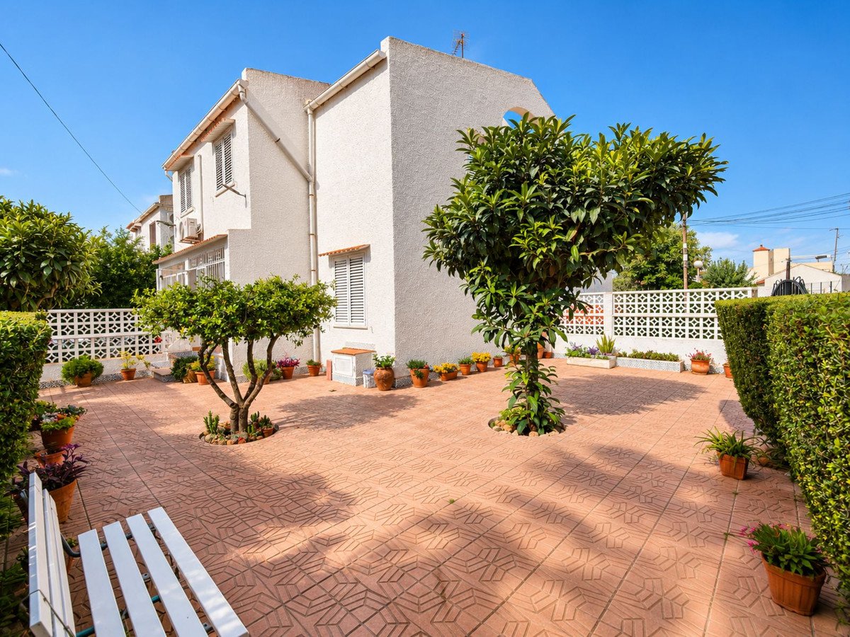 2 Bed Townhouse in Playa de los Locos