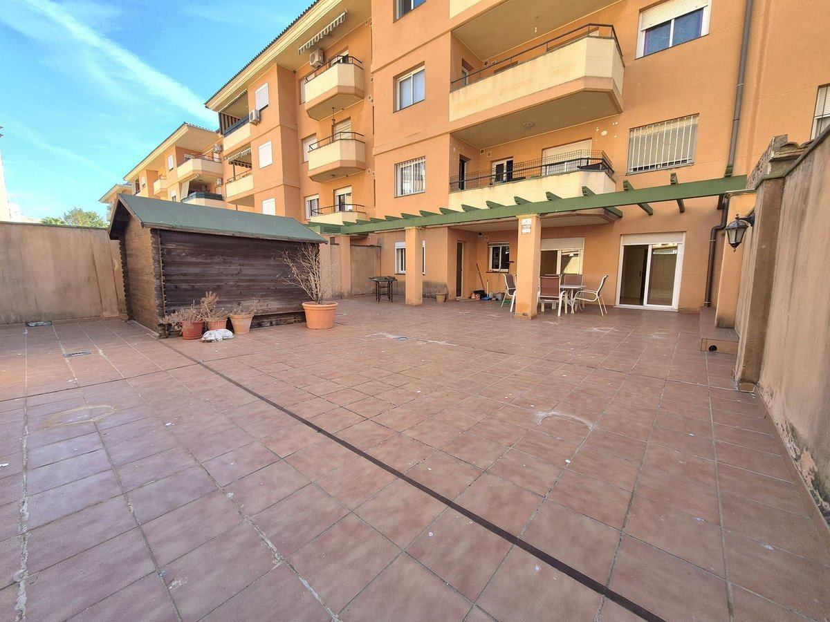 2 Bed Ground Floor Apartment in San Luis de Sabinillas