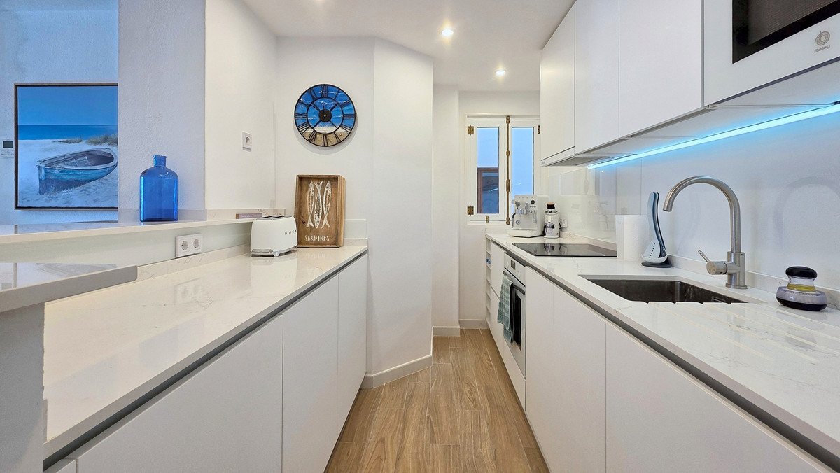 2 Bed Middle Floor Apartment in La Duquesa
