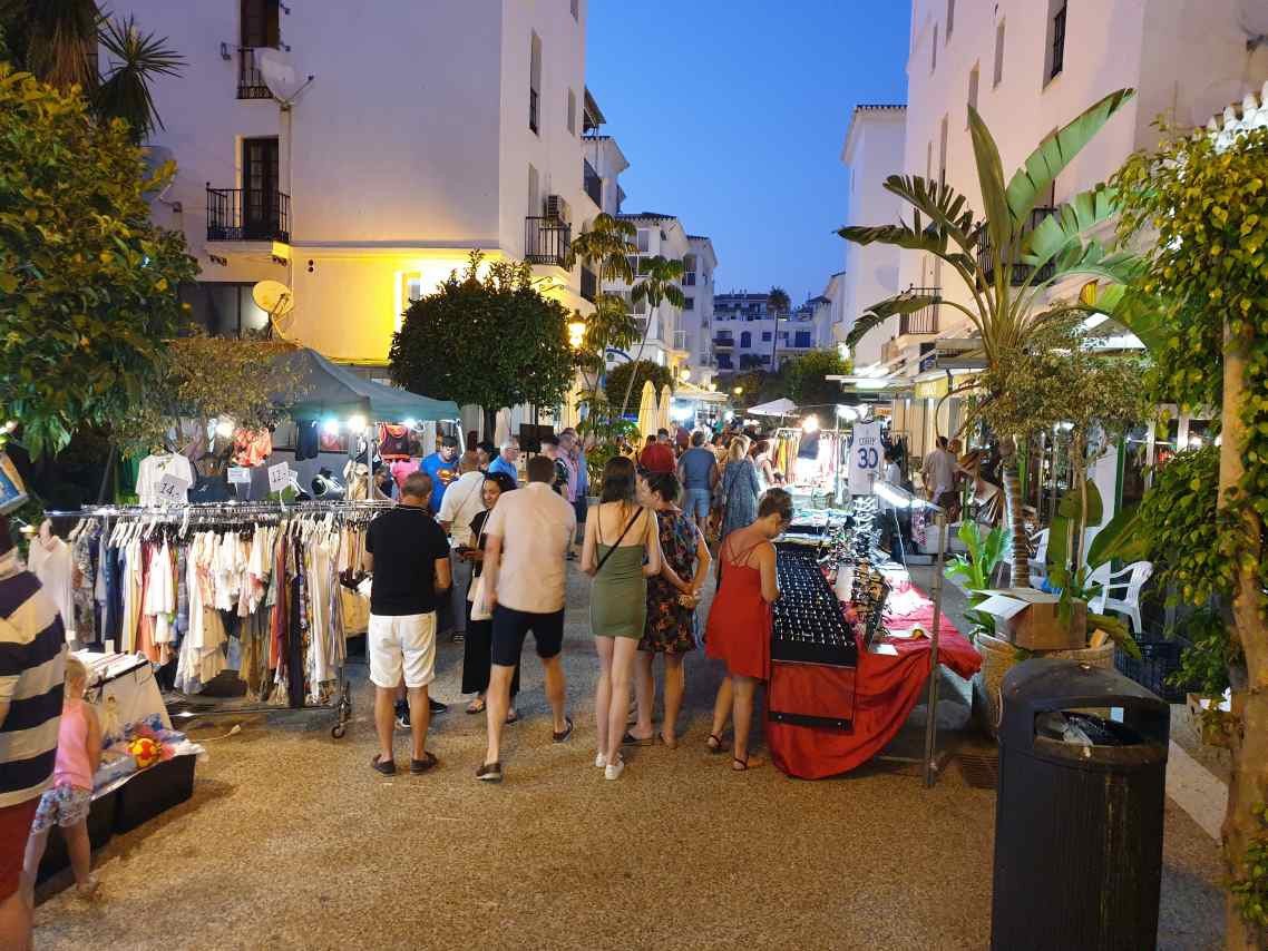 2 Bed Middle Floor Apartment in La Duquesa