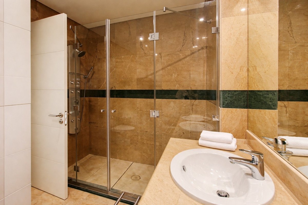 2 Bed Middle Floor Apartment in Nueva Andalucía